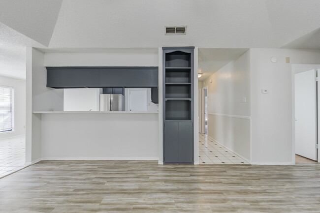Building Photo - Cozy, Freshly Updated 3-bedroom 2-bathroom...