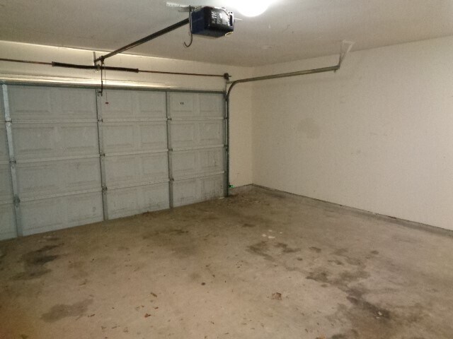 Building Photo - 30034 Saw Oaks Dr