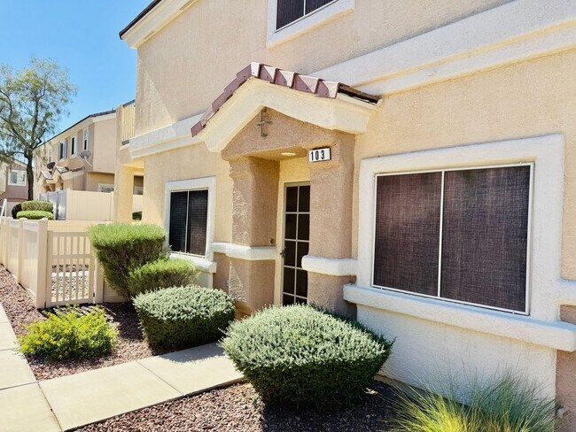 Building Photo - Great Spacious 3 bedroom Townhome Availabl...