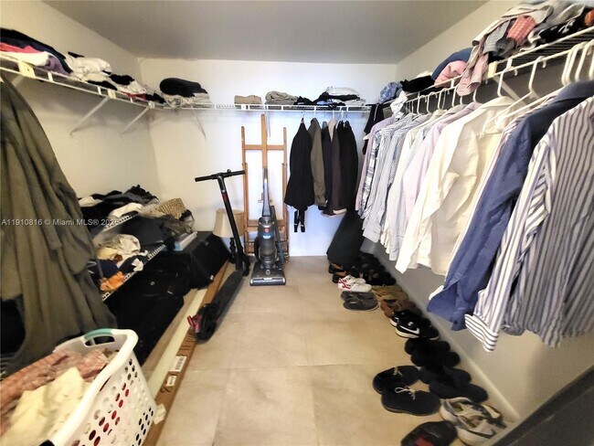 Building Photo - 1623 Collins Ave