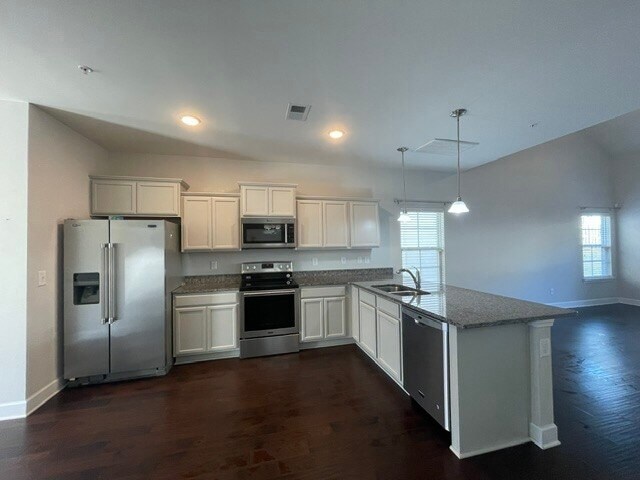 Building Photo - 2022 Abbingdon Way