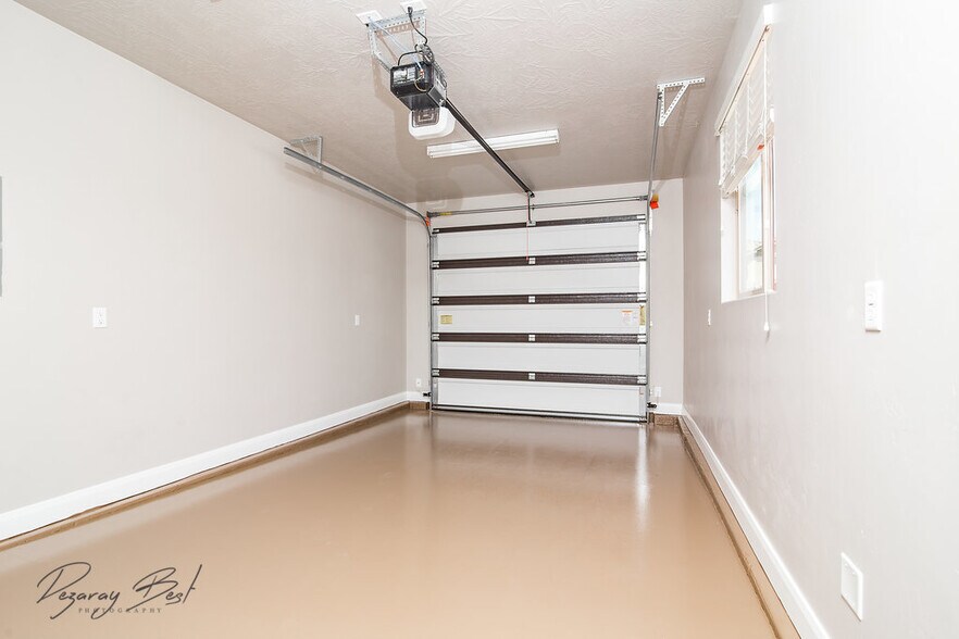 Building Photo - 325 N Red Stone Rd