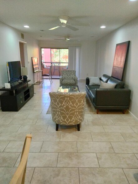 Building Photo - 4303 E Cactus Rd