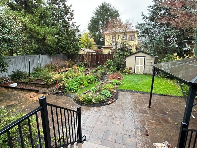 Primary Photo - 2002 NE 13th Ave