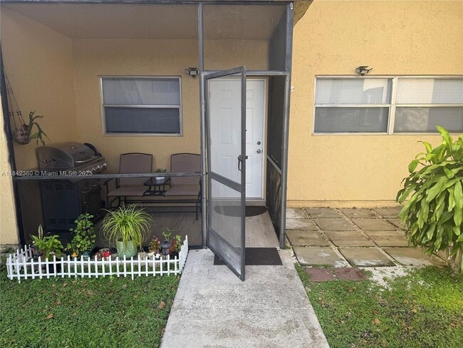 Building Photo - 15689 SW 73rd Cir Terrace