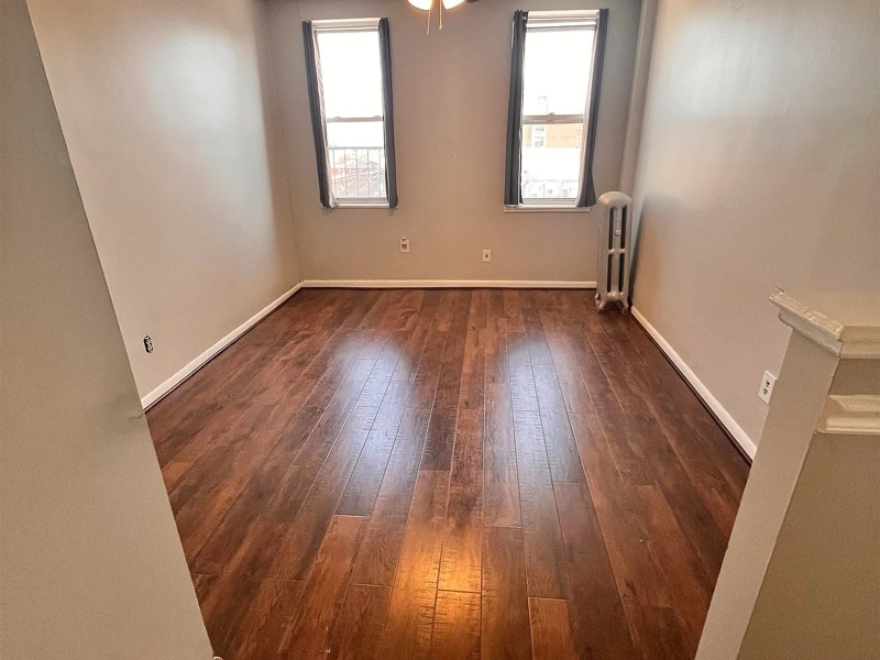 Building Photo - 217 44th St