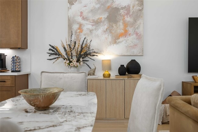 Building Photo - 3028 Lamar St