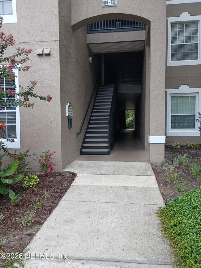 Building Photo - 10550 Baymeadows Rd