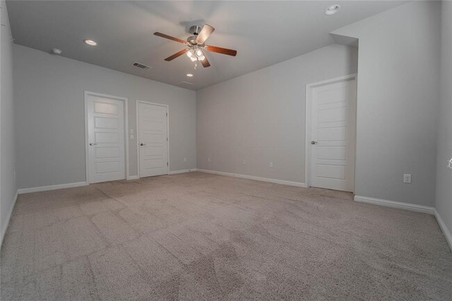 Building Photo - 13800 Lyndhurst St