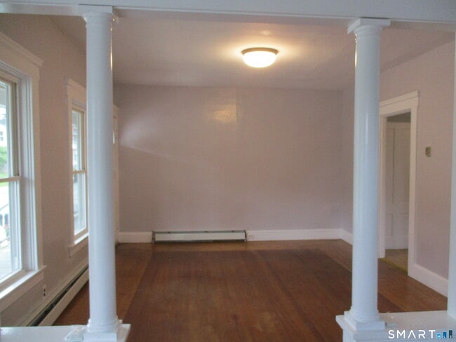 Building Photo - 105 Woodstock Ave