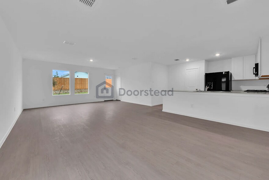 Building Photo - 3012 Yellow Pine Ave