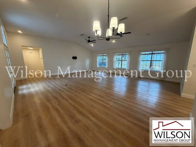 Building Photo - 2535 S Glen Eagles Dr