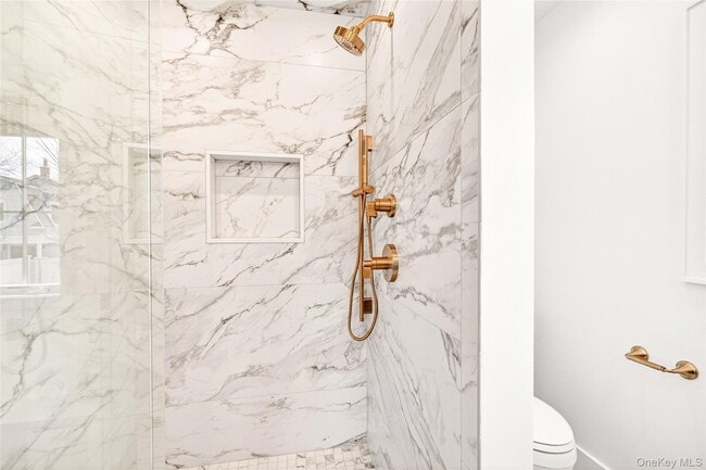 Building Photo - 306 Hunter St