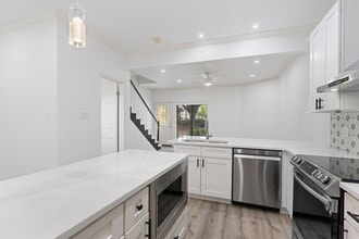 Building Photo - 1307 Kinney Ave