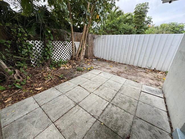 Building Photo - 1235 Beach Rd