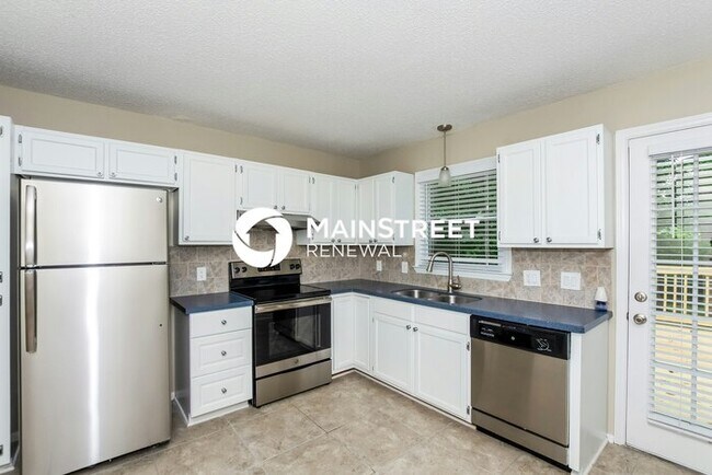 Building Photo - 3 Bedroom Pet-Friendly Home in Charlotte, NC with Main Street Renewal