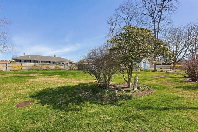 Building Photo - 111 Beach Rd