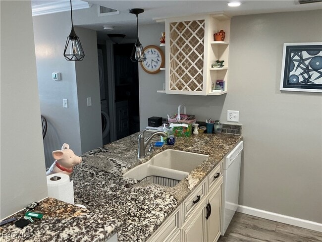 Building Photo - 2885 Palm Beach Blvd