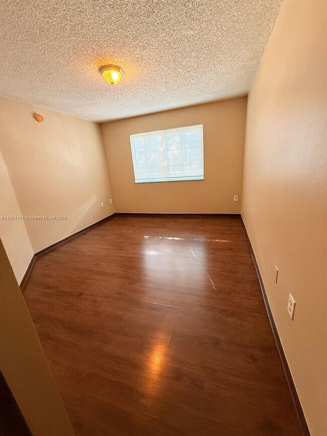 Building Photo - 2457 Centergate Dr