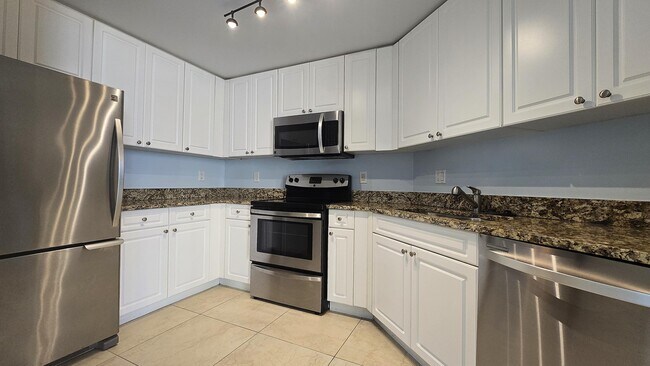 Building Photo - 255 Evernia St