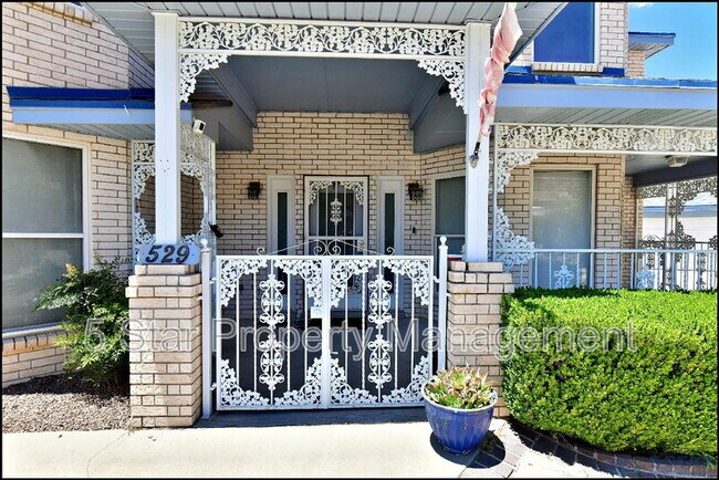 Building Photo - 529 Castlerock Ln