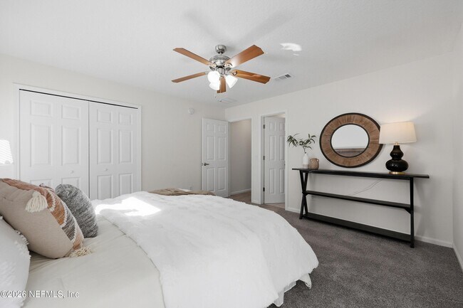 Building Photo - 334 Scrub Jay Dr