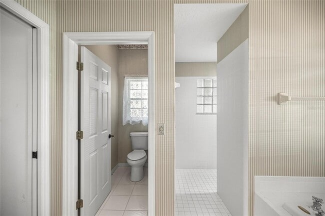 Building Photo - 482 W Fenway Dr