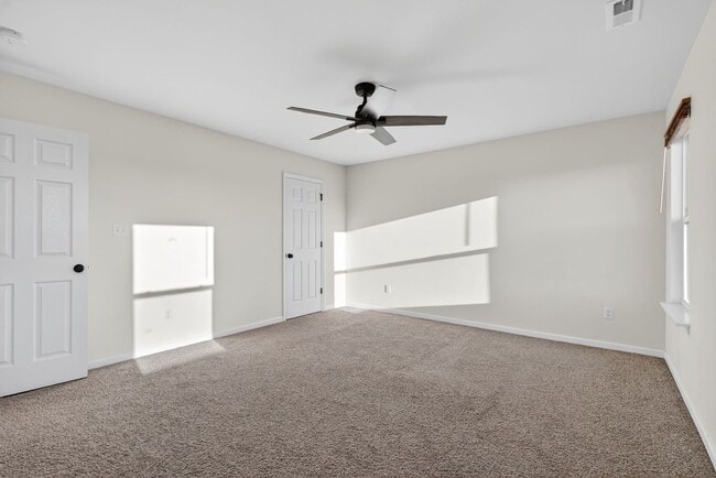 Building Photo - Modern 2-Bedroom Townhome