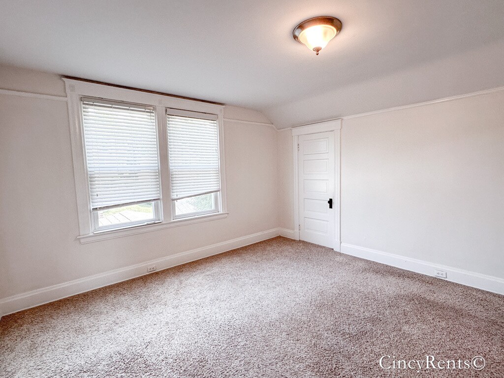 Building Photo - 3645 Zinsle Ave