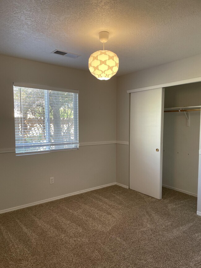 Building Photo - 7312 Villa Clavel NE