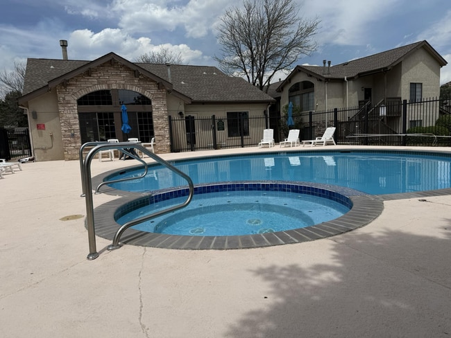 Building Photo - $1700/Mos 1 Bed 1 Bath Lower Level Condo i...