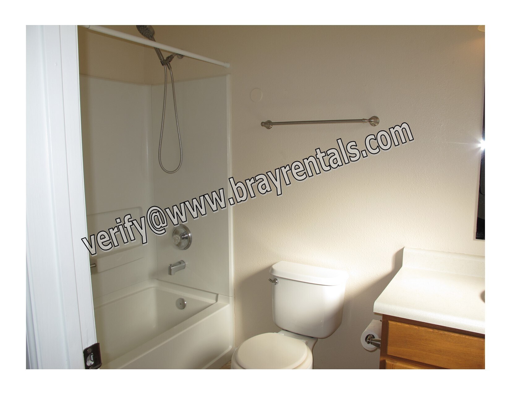 Building Photo - 1143 E Carolina Ave