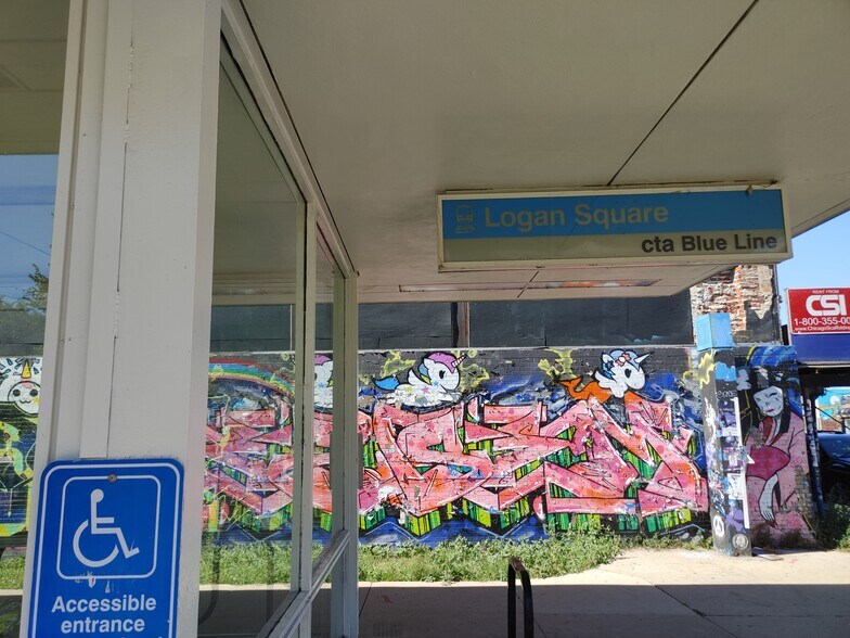 Building Photo - 2842 N Hamlin Ave