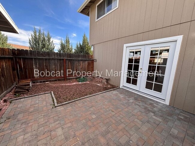 Building Photo - 1316 Green Dr