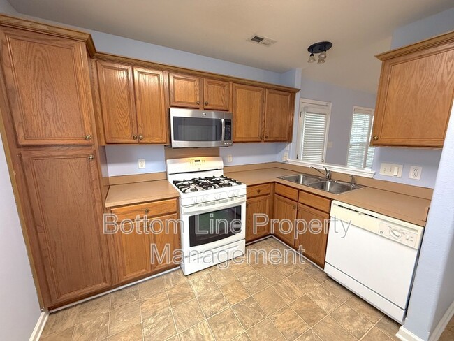 Building Photo - 3131 Ocalle Ln