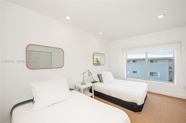 Building Photo - 9940 Collins Ave