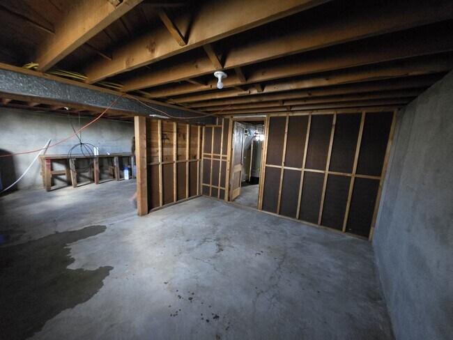 Building Photo - 11 Ball Ln
