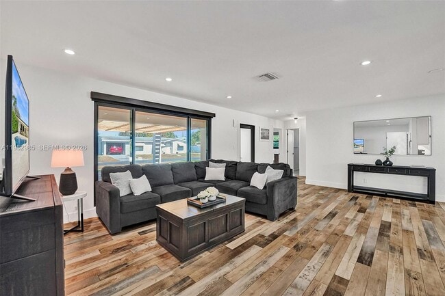 Building Photo - 915 NW 7th St