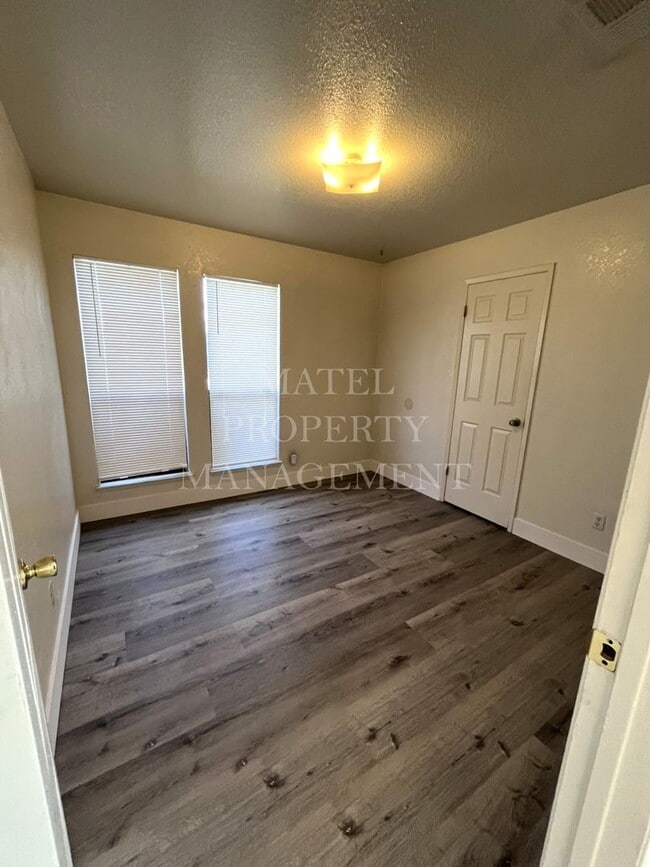 Building Photo - 509 Pirinen Ln