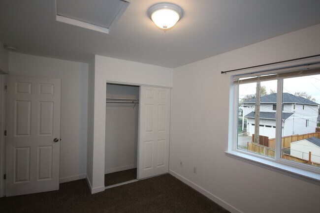 Building Photo - Updated Tacoma Home with Spacious Layout & Fully Fenced Yard