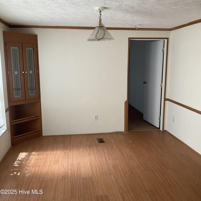 Building Photo - 162 Ranchland Dr