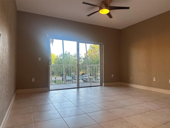 Building Photo - 6928 SW 39th St