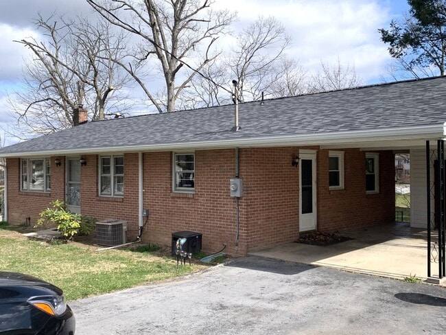 Building Photo - Charming 3-Bedroom, 1-Bath Single-Family Home