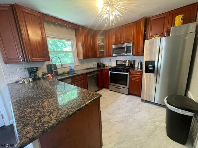 Building Photo - 1065 Sayre Rd S