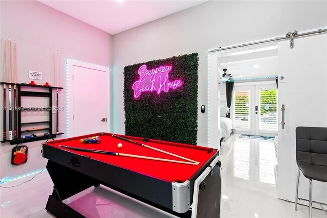 Building Photo - 2600 NE 15th St