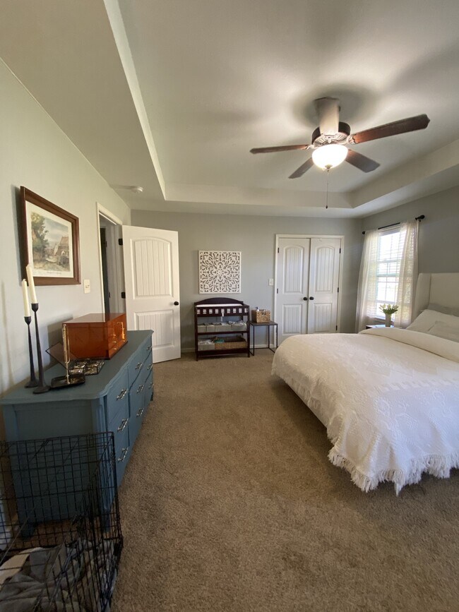 Building Photo - 1053 Castlerock Dr