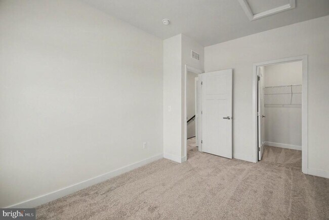 Building Photo - 11398 Willow Green Cir