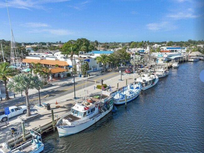 Building Photo - 610 Windrush Bay Dr