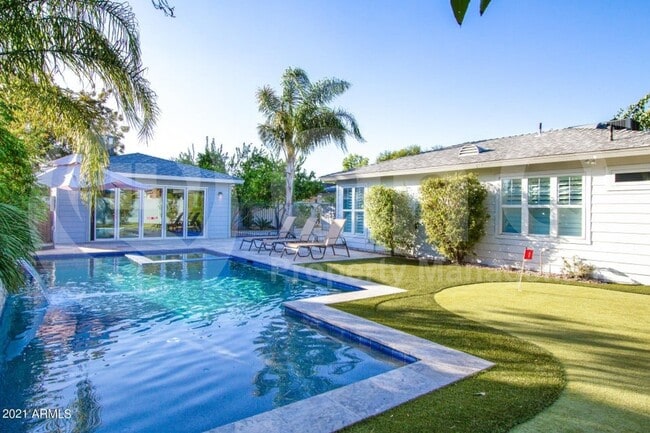 Building Photo - 3429 E Coolidge St