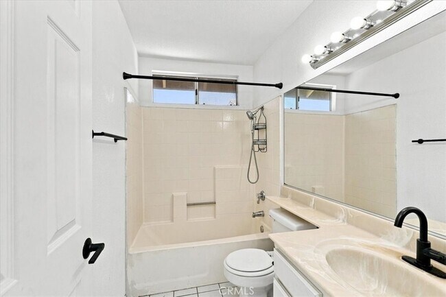 Building Photo - 421 Yellowstone Cir